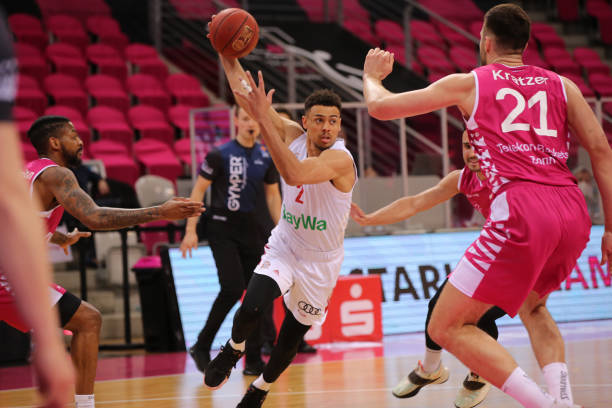 阿诺德在左 阿诺德在左